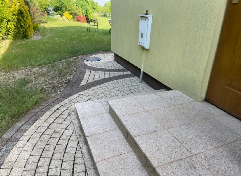 Po - Ogrodziany chodnik